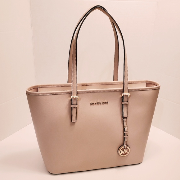 Michael Kors Handbags - 🆕️Michael kors jet set travel tote bag